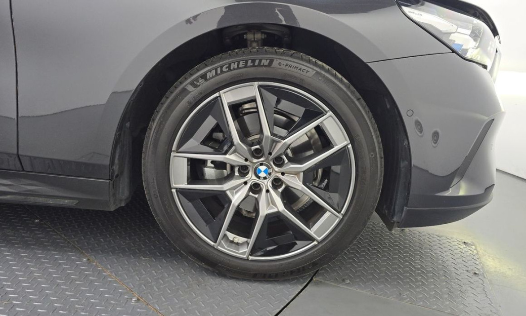 BMW 5-Series 520i, 2025