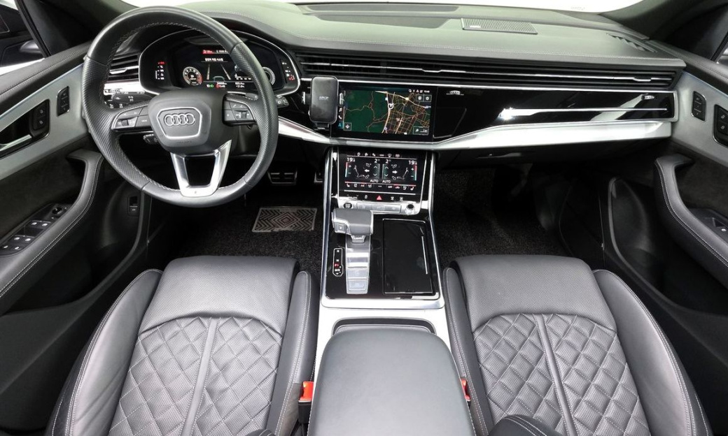 Audi Q8 55 TFSI Quattro Premium, 2022