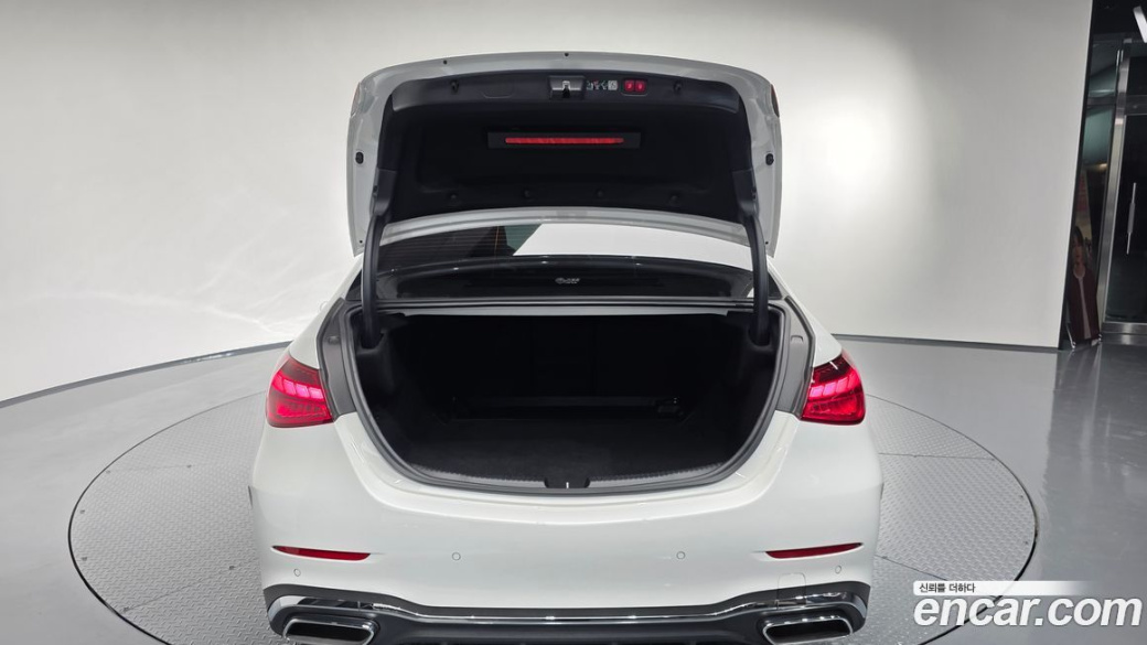 Mercedes-Benz C-Class C300 4MATIC AMG Line, 2024
