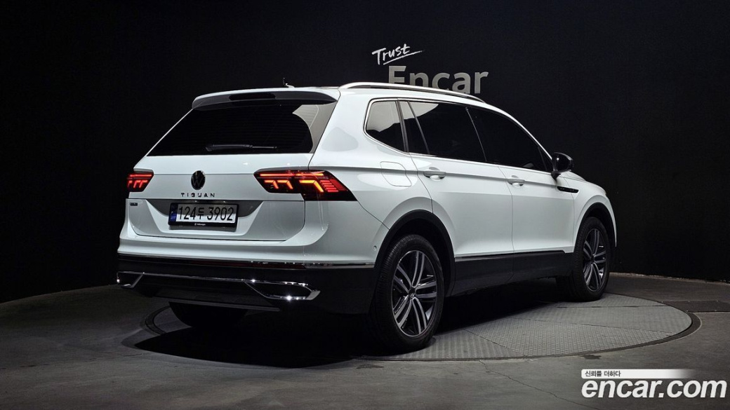 Volkswagen Tiguan 2.0 TSI Prestige, 2024