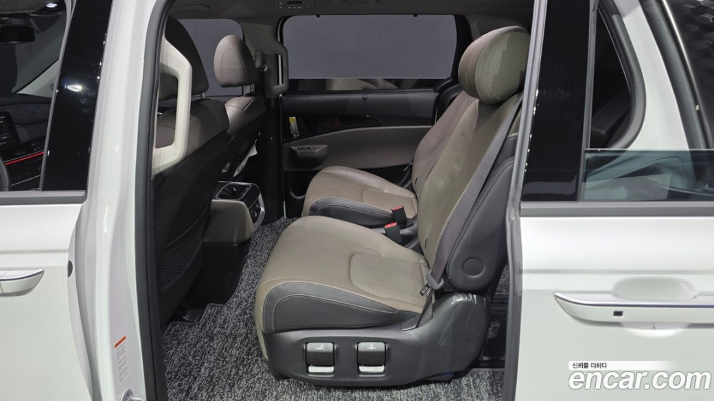 Kia Carnival 7-Seater Signature, 2025