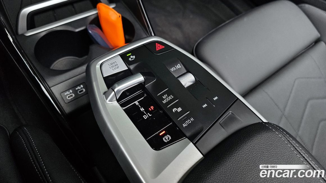 BMW 2-Series 220i Luxury, 2023