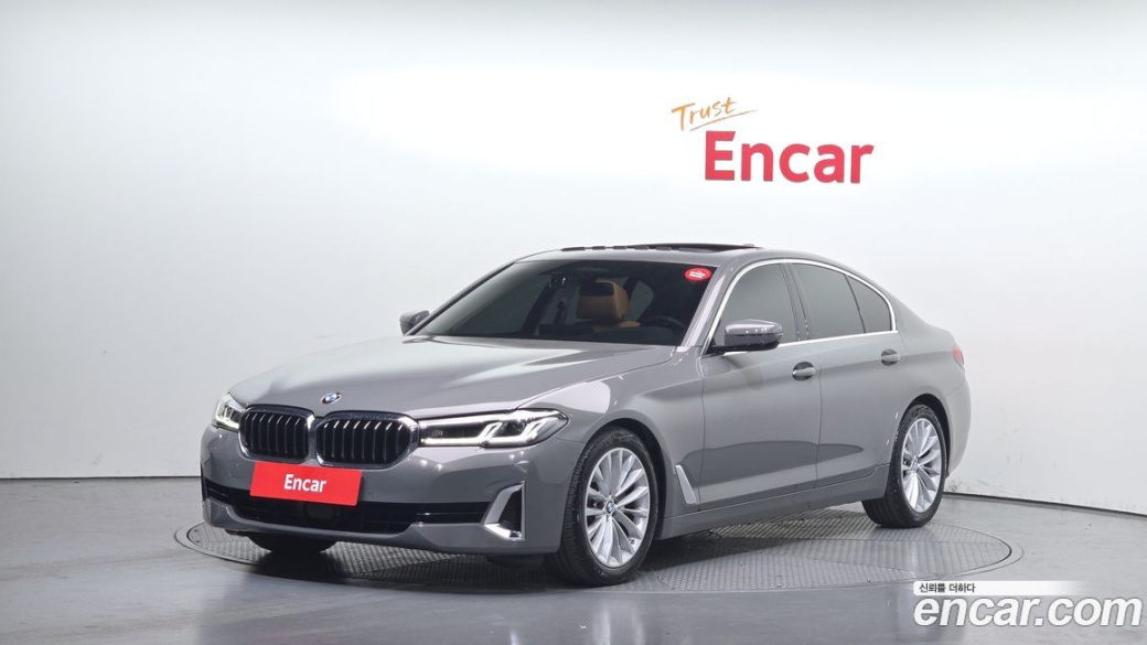 BMW 5-Series 520i Luxury, 2022