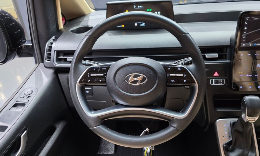 Hyundai Staria Tourer 9-Seater, 2022