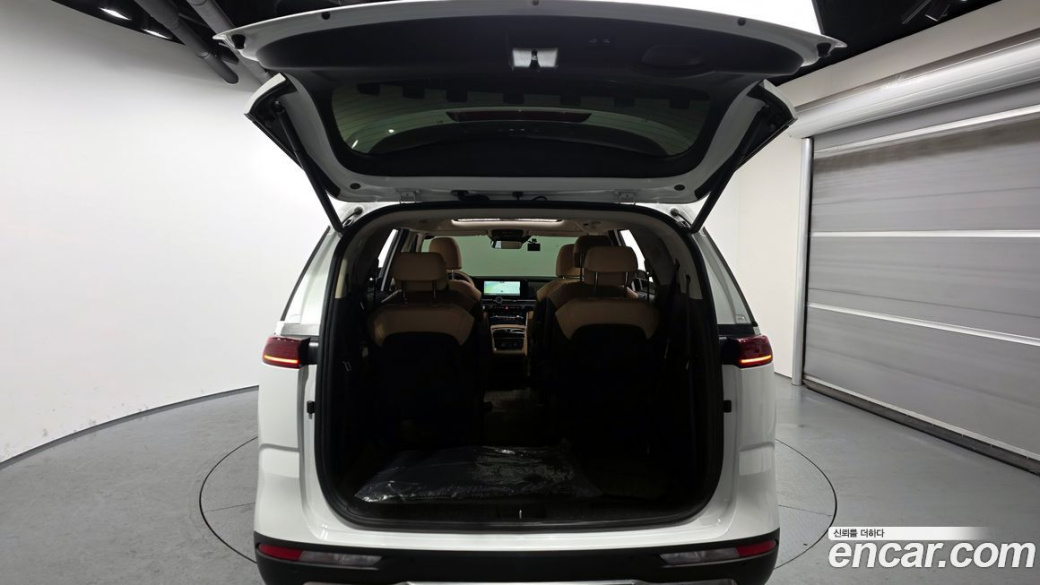Kia Carnival 9-Seater Signature, 2023