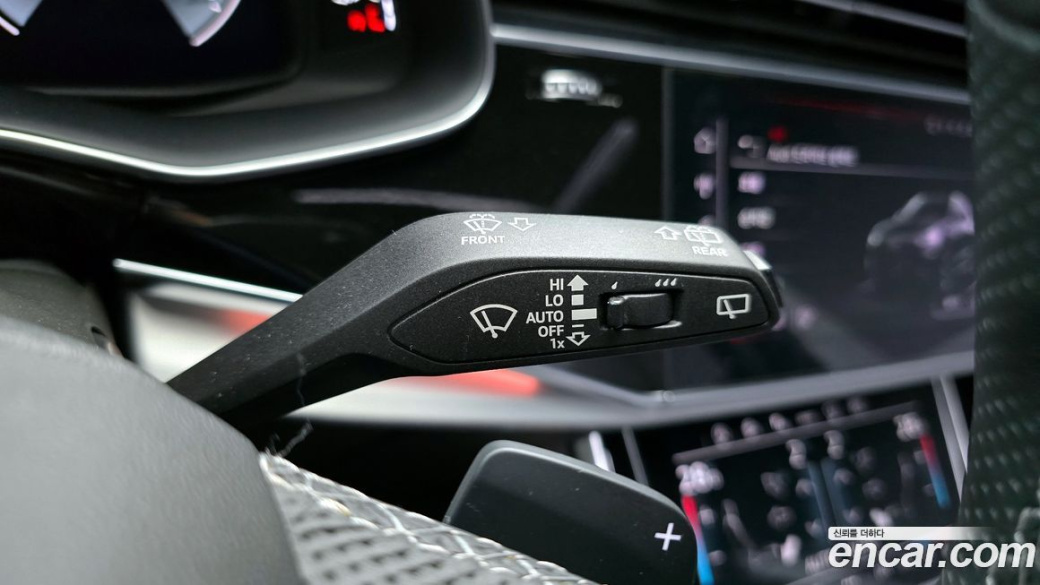 Audi Q8 55 TFSI Quattro Premium, 2023