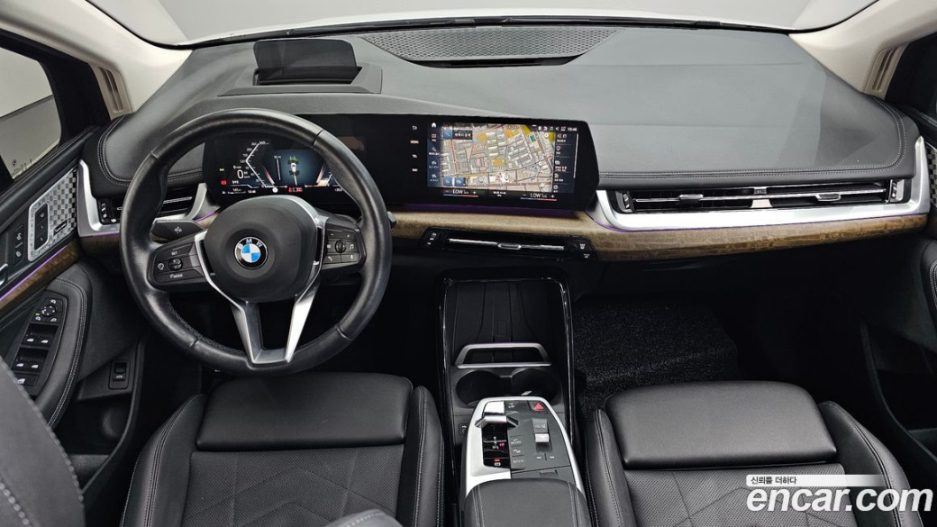 BMW 2-Series 220i Luxury, 2023