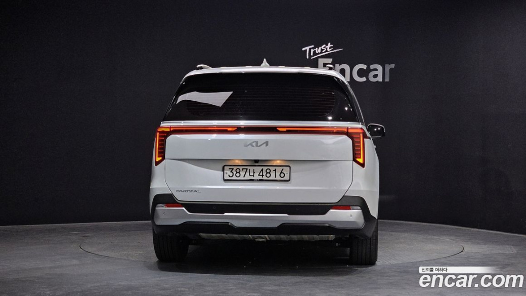 Kia Carnival 9-Seater Prestige, 2025