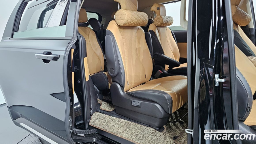 Kia Carnival 9-Seater Signature, 2023