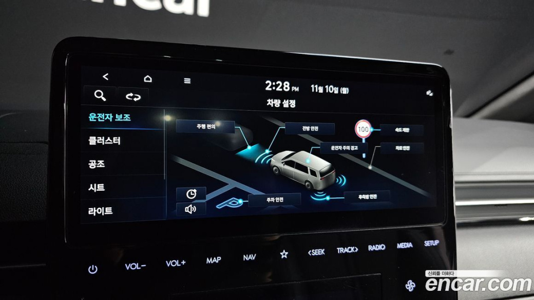 Hyundai Staria 4WD Lounge 9-Seater, 2022