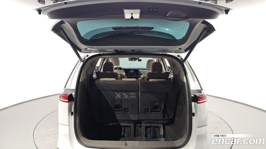 Kia Carnival 7-Seater Outdoor, 2023