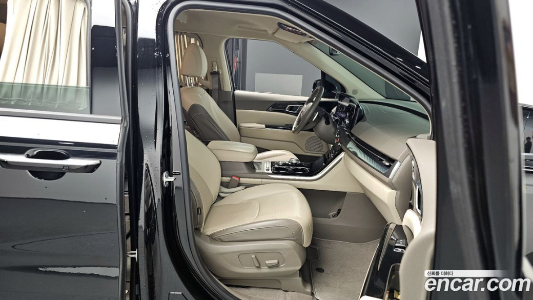 Kia Carnival 7-Seater Hi-Limousine, 2023
