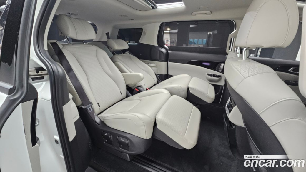 Kia Carnival 7-Seater Signature, 2023