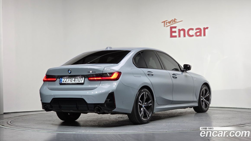 BMW 3-Series 320i M Sport, 2025