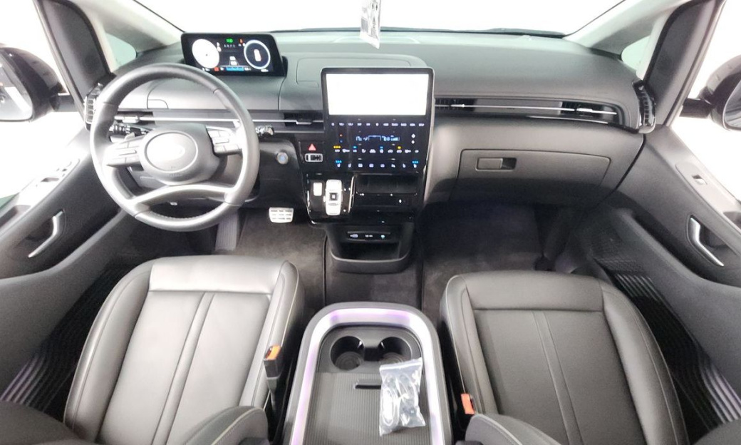 Hyundai Staria Lounge 9-Seater, 2025