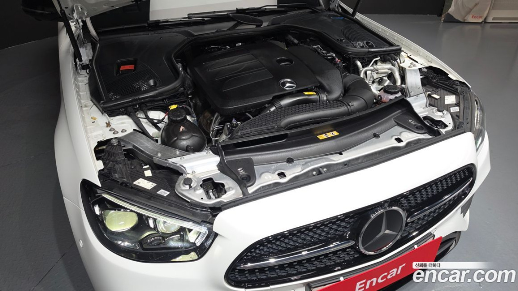 Mercedes-Benz E-Class E350 4MATIC AMG Line, 2023
