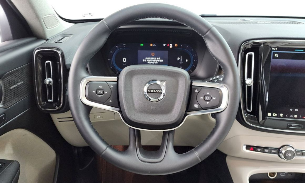 Volvo XC40 B4 Ultra Bright, 2025