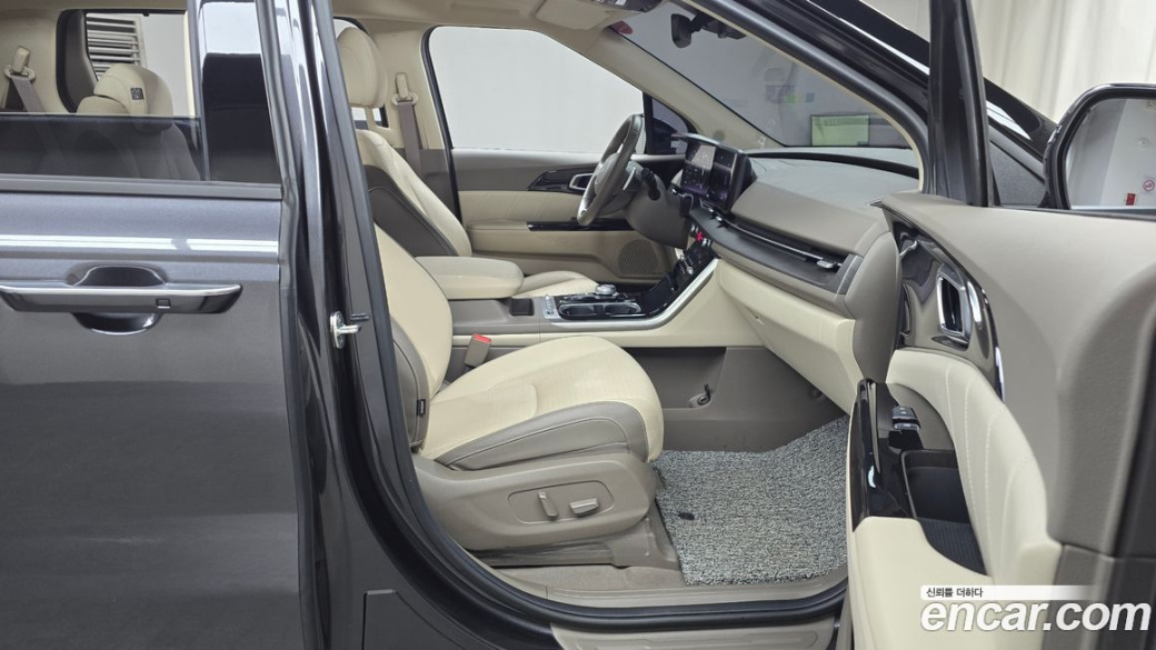 Kia Carnival 9-Seater Signature, 2023