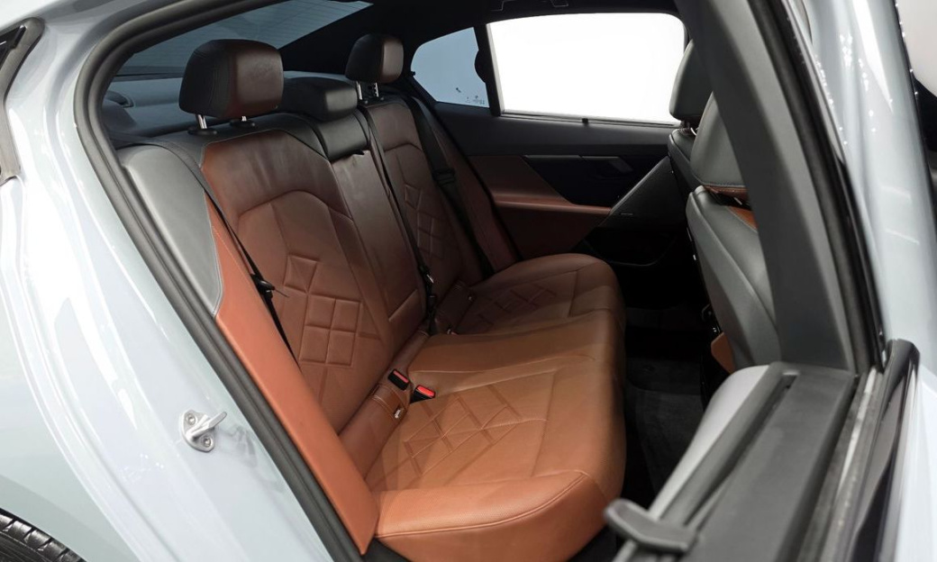 BMW 5-Series 530i xDrive M Sport, 2025
