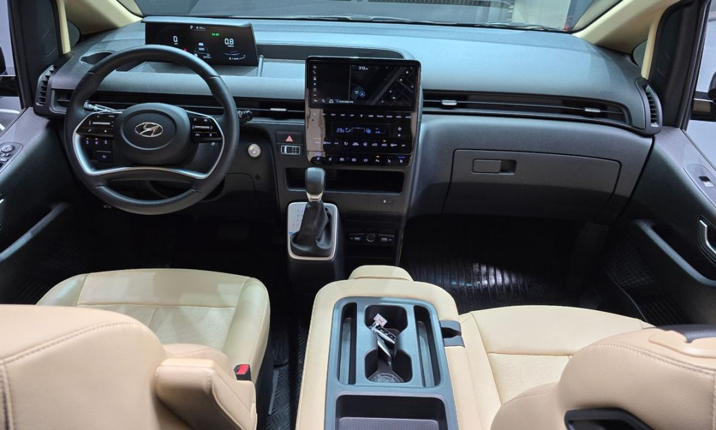 Hyundai Staria Tourer 9-Seater, 2023