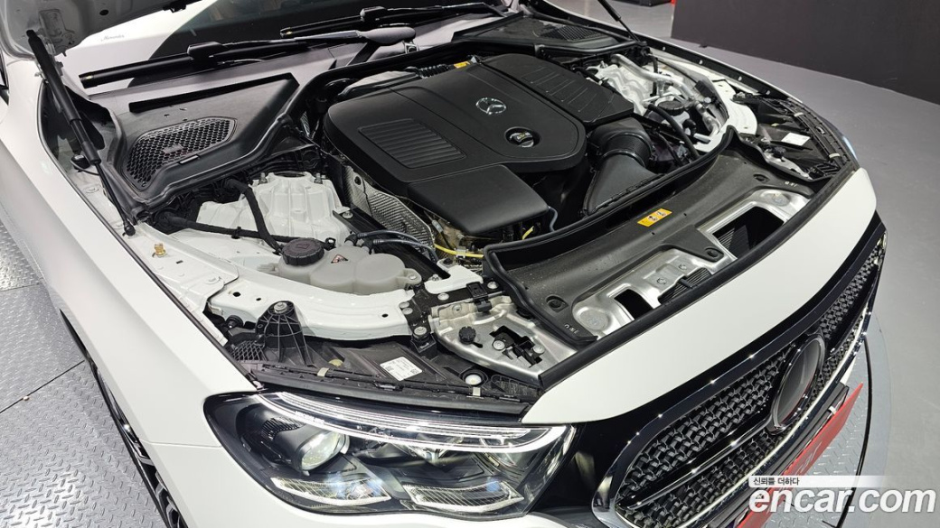 Mercedes-Benz E-Class E300 4MATIC AMG Line, 2026