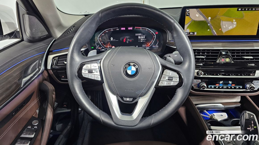 BMW 5-Series 530i Luxury, 2022
