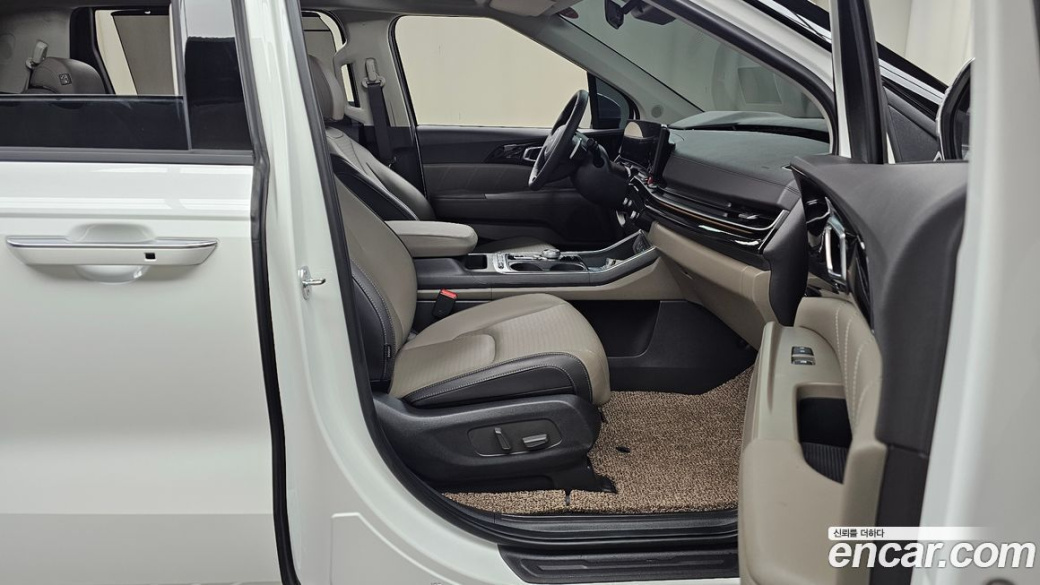 Kia Carnival 9-Seater Signature, 2025