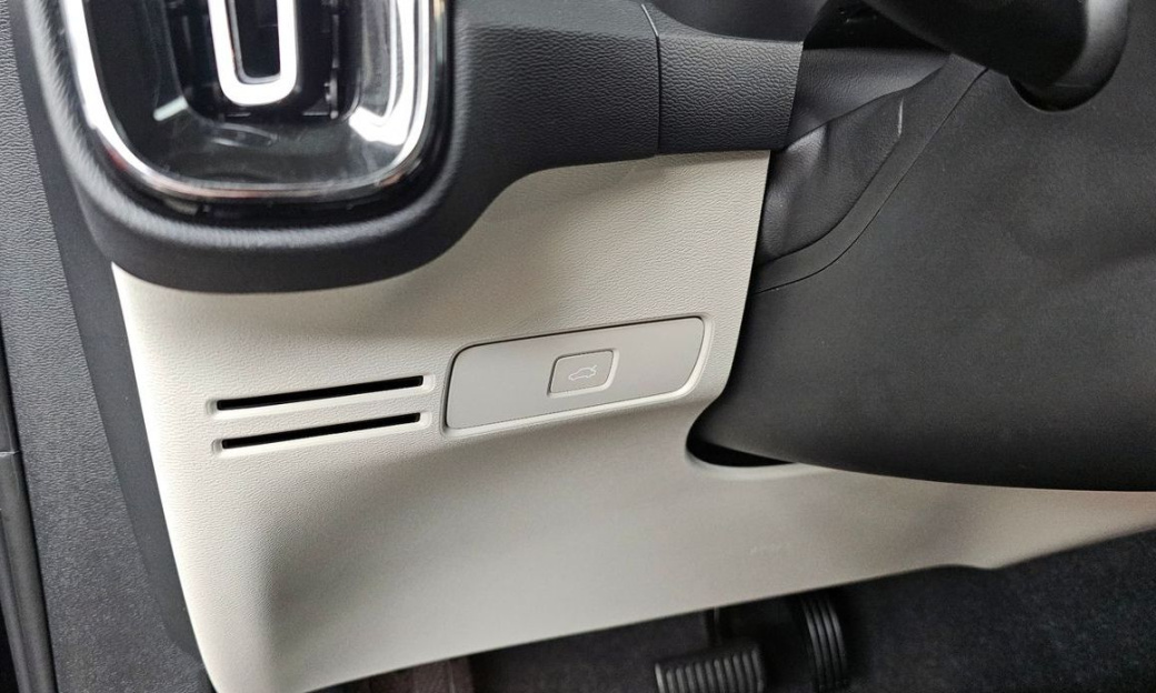 Volvo XC40 B4 Ultimate Bright, 2024