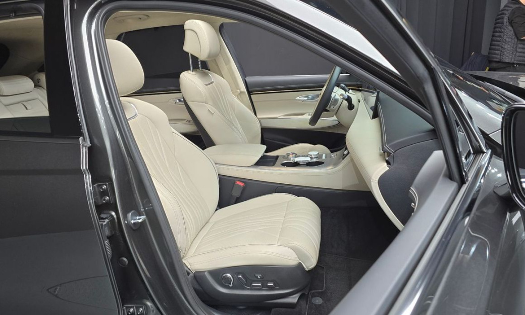 Genesis GV70 2.5T Gasoline AWD, 2025