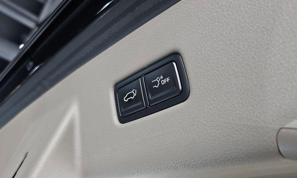 Kia Carnival 7-Seater Gravity, 2024
