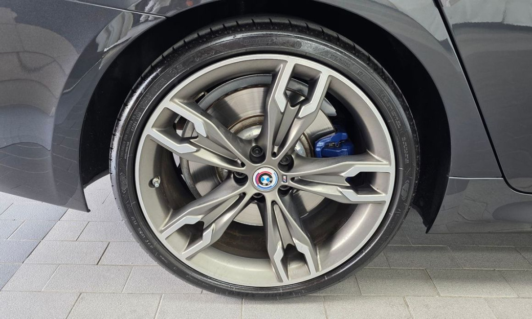 BMW 5-Series M550i xDrive, 2022