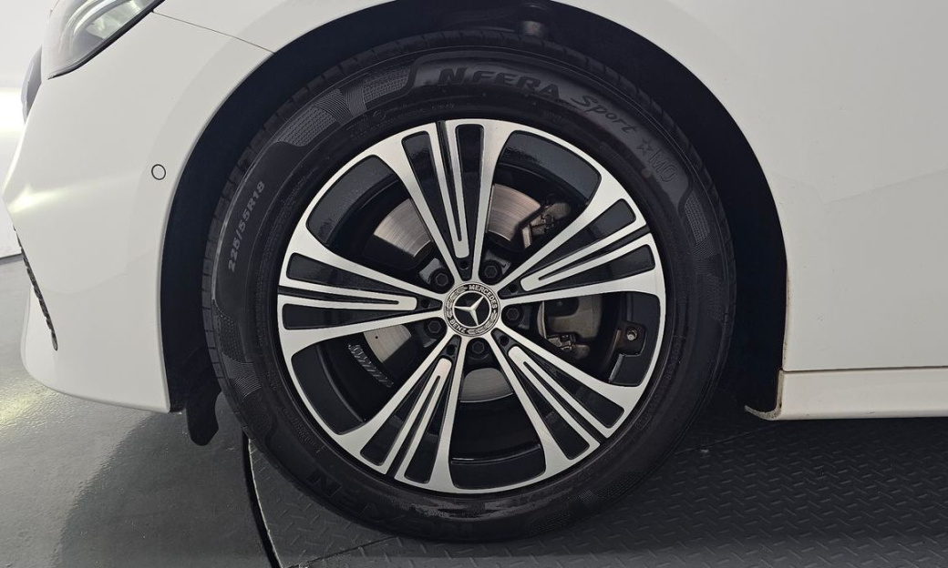 Mercedes-Benz E-Class E200 Avantgarde, 2024
