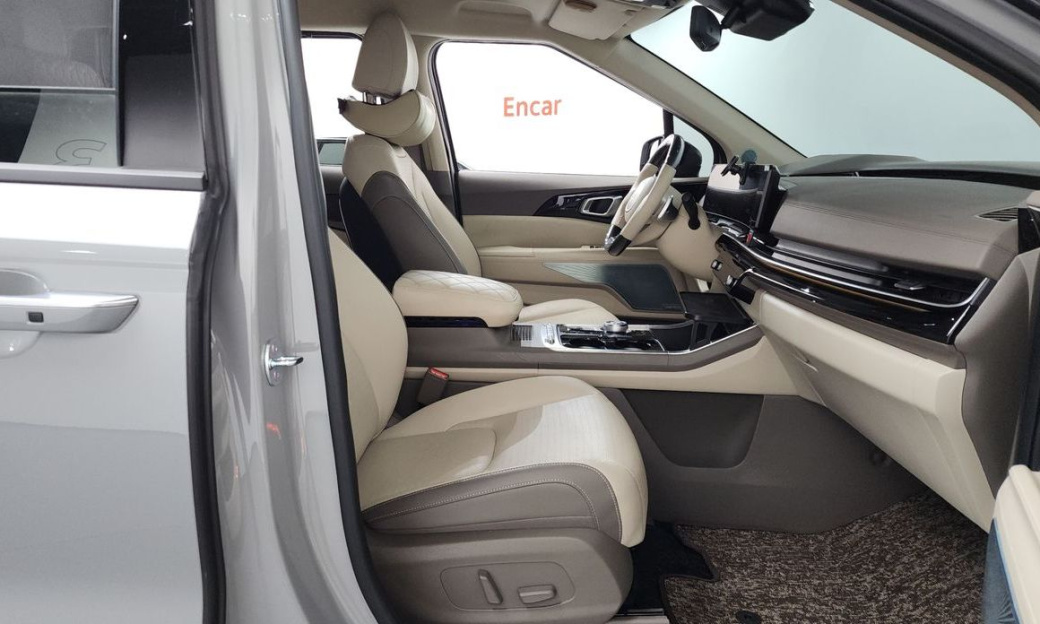 Kia Carnival 9-Seater Gravity, 2025