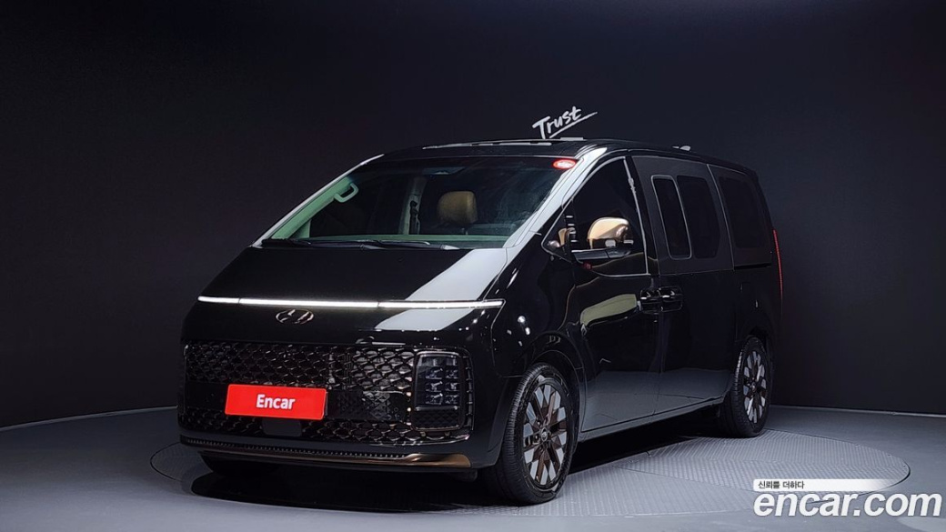 Hyundai Staria 4WD Lounge 9-Seater, 2023