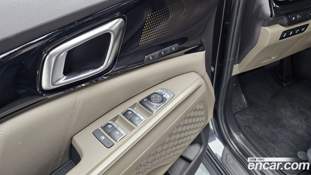 Kia Carnival 7-Seater Signature, 2024