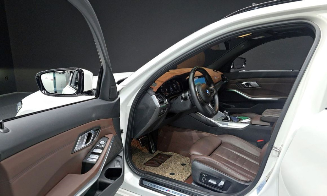 BMW 3-Series 320d Touring M Sport, 2022