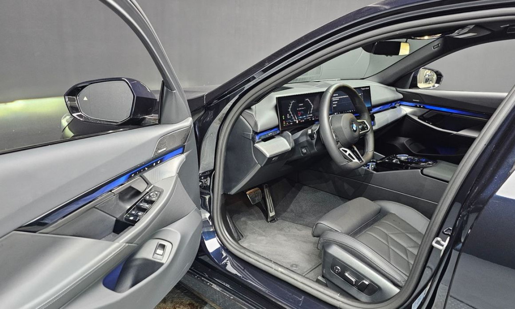BMW 5-Series 520i M Sport, 2025