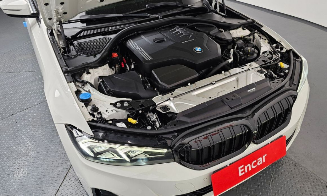 BMW 3-Series 320i Touring, 2024