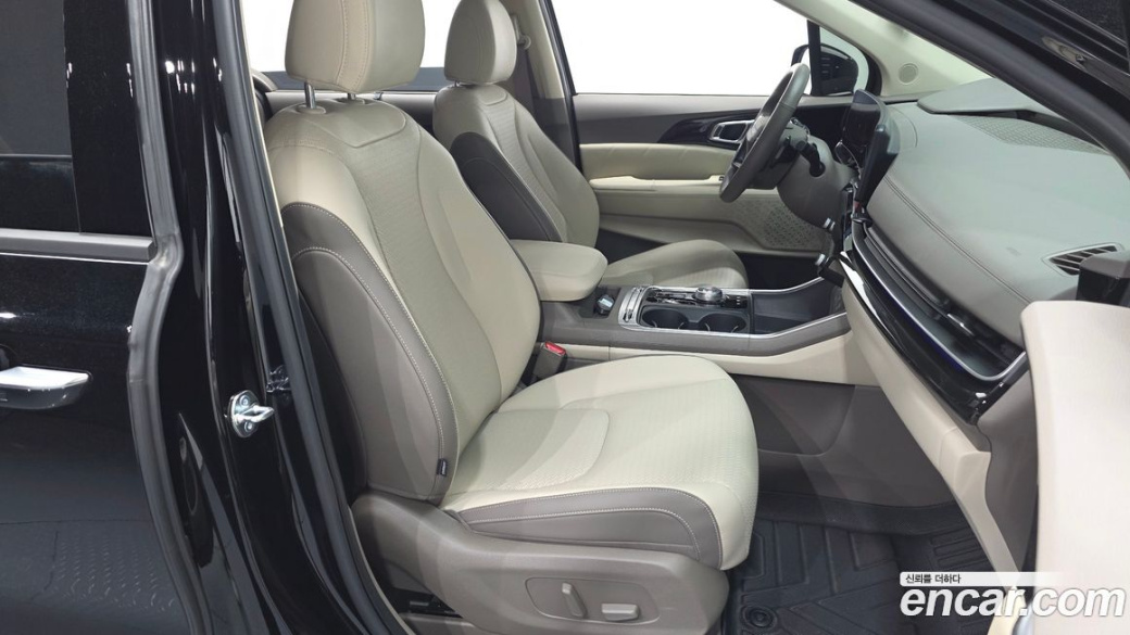 Kia Carnival Gasoline 7-Seater Signature, 2025