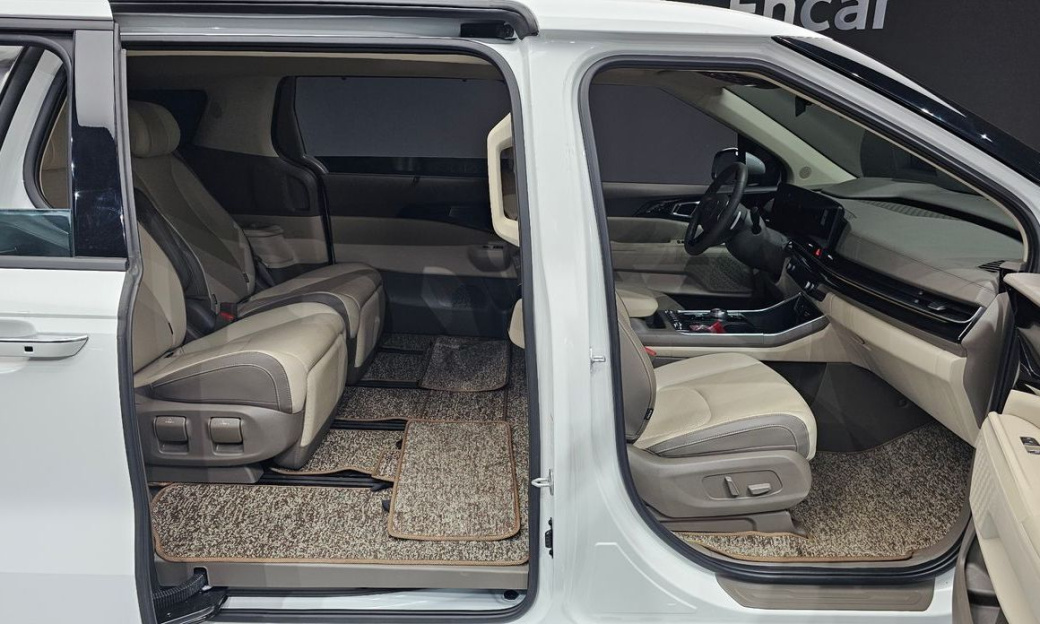 Kia Carnival 7-Seater Signature, 2024