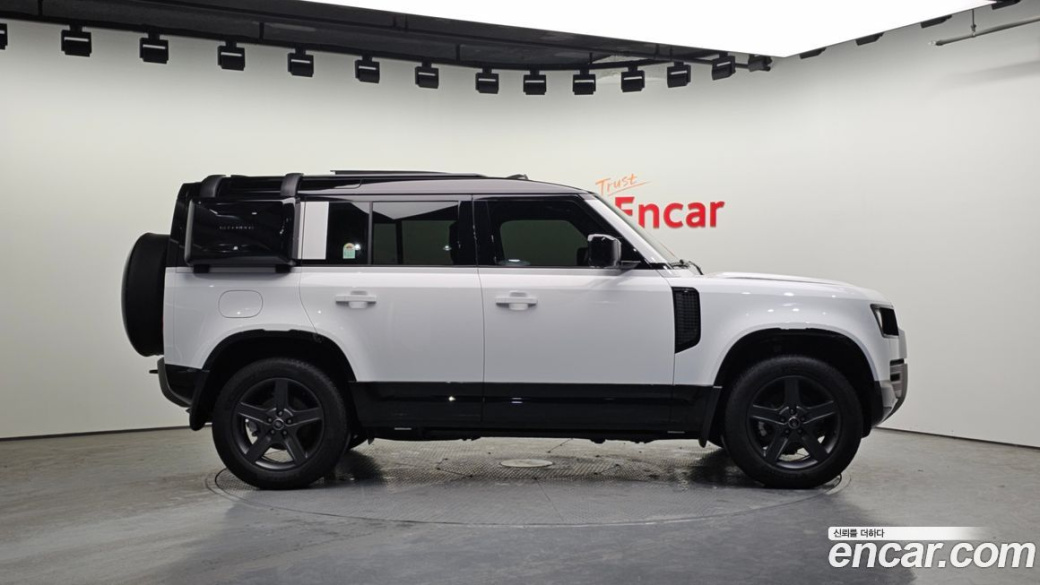 Land Rover Defender 110 P300 X-Dynamic SE, 2025