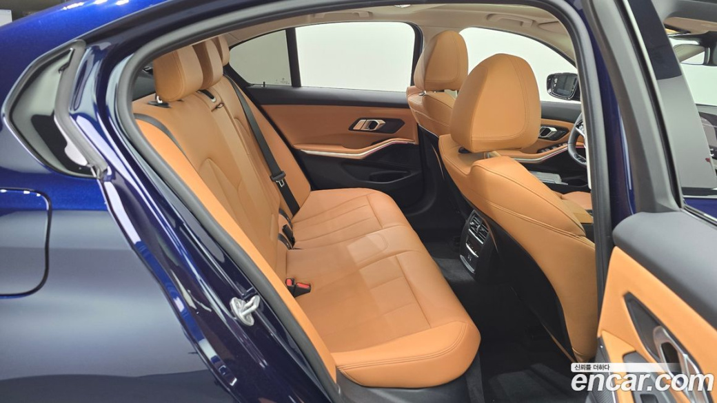 BMW 3-Series 320i, 2025