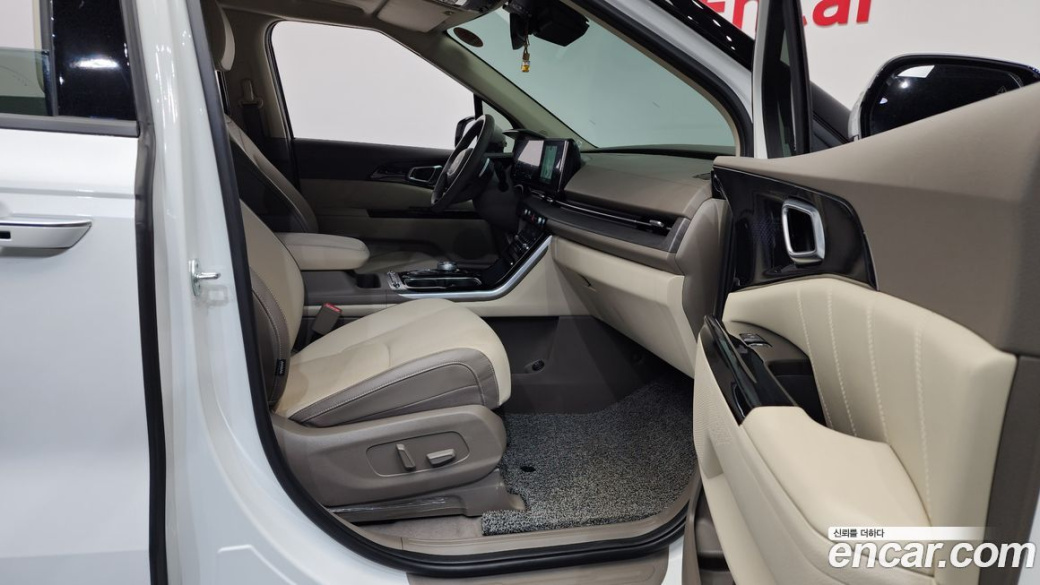 Kia Carnival 7-Seater Signature, 2023