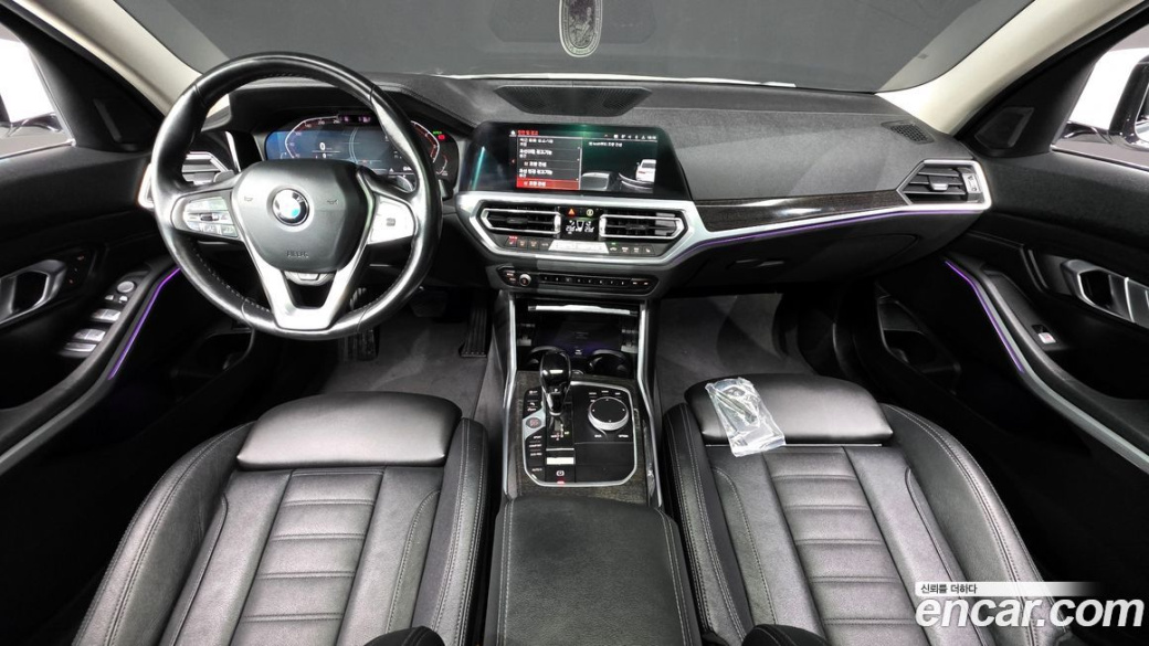 BMW 3-Series 320i Luxury, 2022