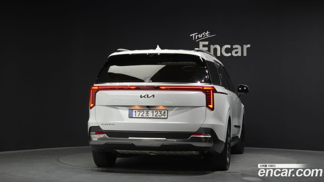 Kia Carnival 7-Seater Signature, 2024