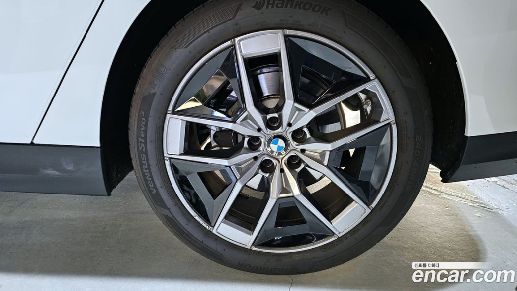 BMW 5-Series 520i, 2025