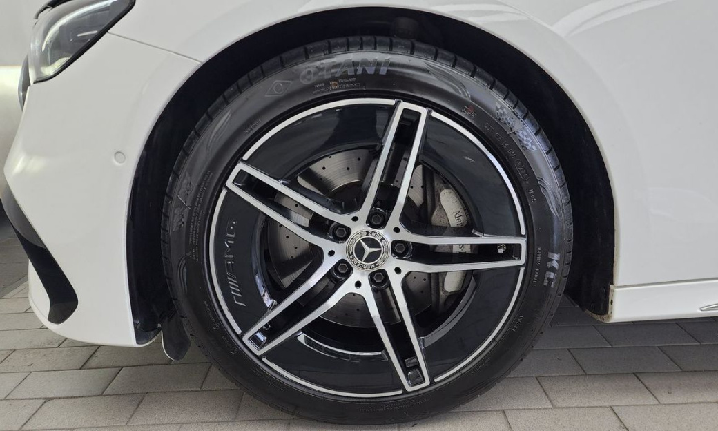 Mercedes-Benz E-Class E300 4MATIC AMG Line, 2024