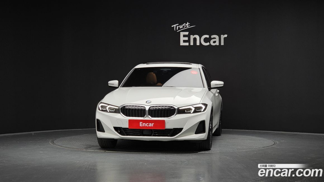 BMW 3-Series 320i, 2024