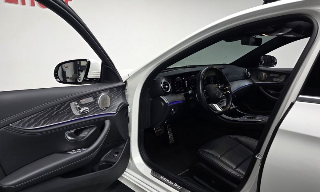 Mercedes-Benz E-Class E350 4MATIC AMG Line, 2022