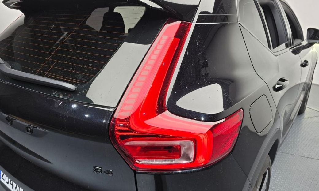 Volvo XC40 B4 Black Edition, 2025